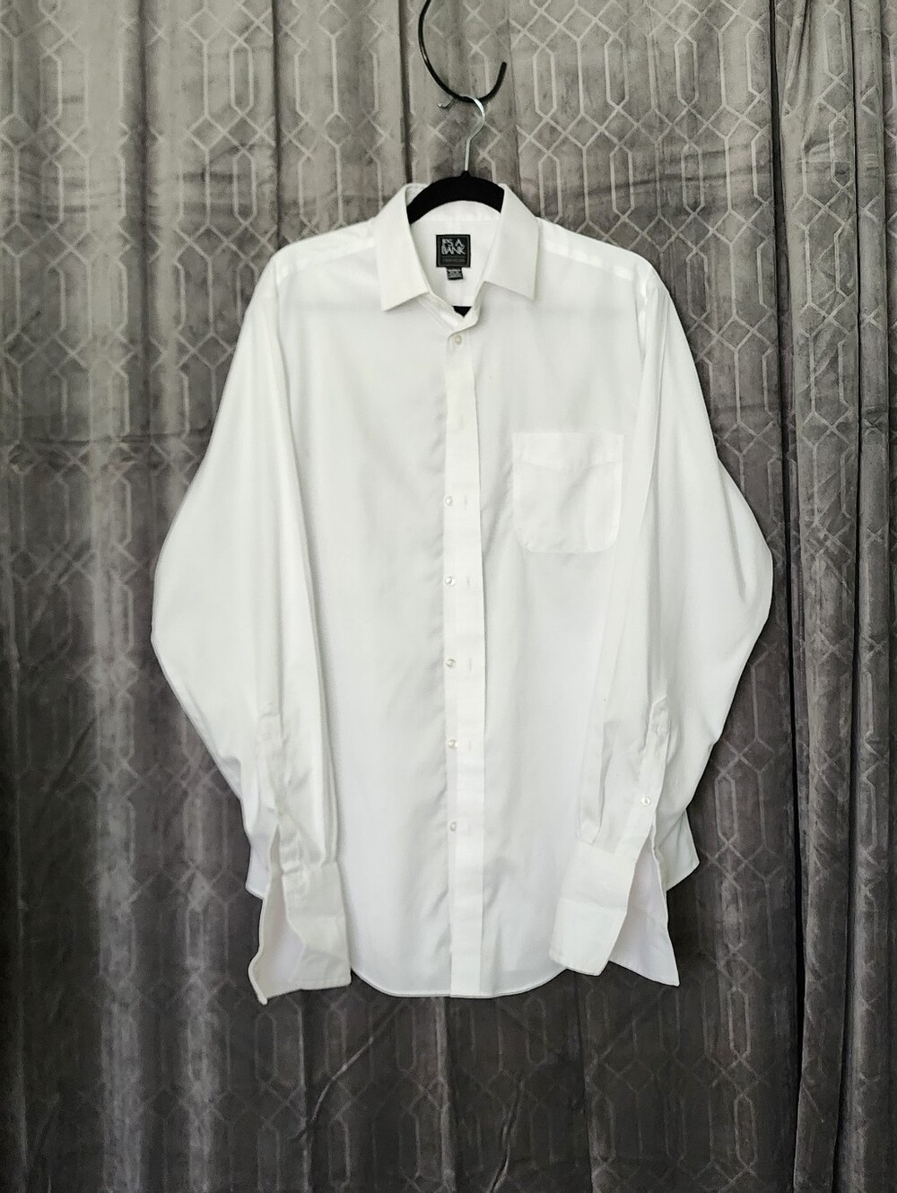 Jos. A. Bank White Men's Dress Shirt - Chest Pocket, Button Front-15.5 / 35